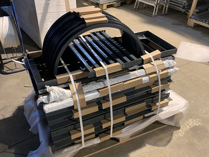 Modulaarinen tikas pakattuna lavalle